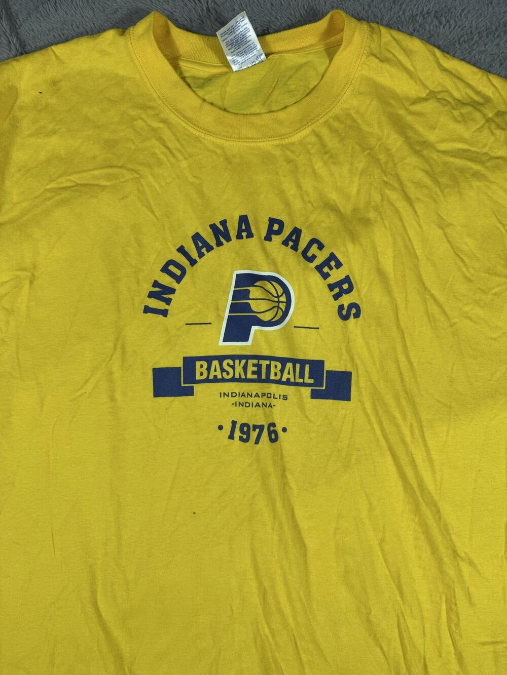 Indiana Pacers Shirt Mens XL Yellow NBA Basketball Gildan Graphic Tee Crewneck